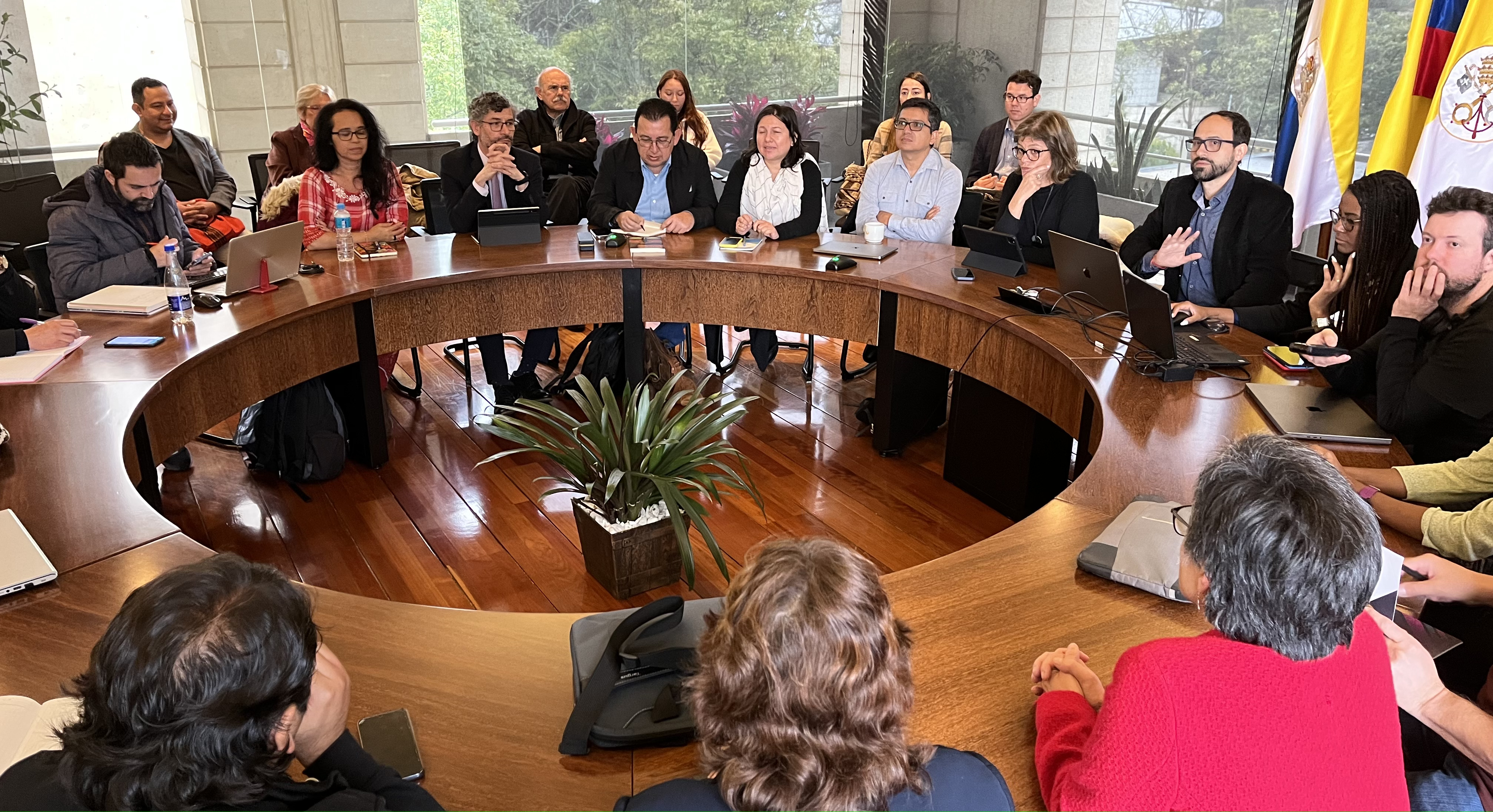 Clacso -Diálogos por la democracia, la memoria y la verdad Pontificia Universidad Javeriana